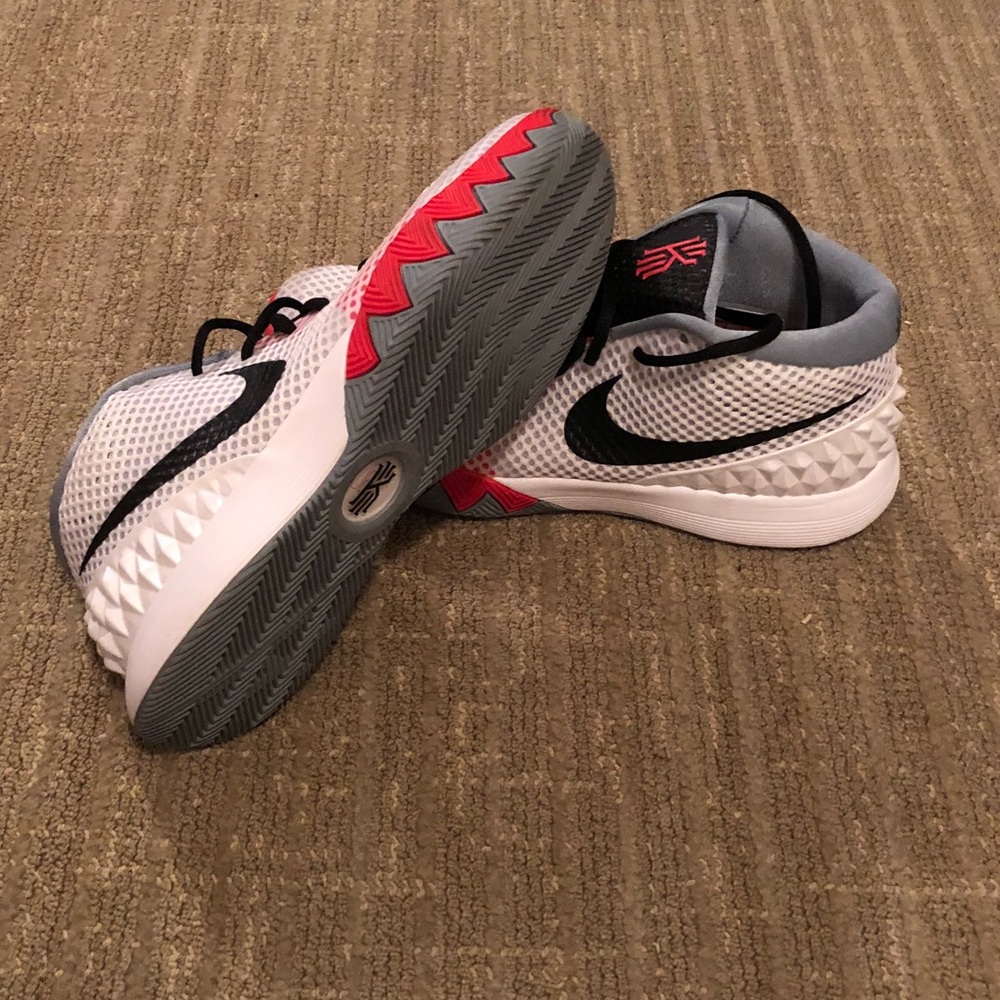 Kyrie 1